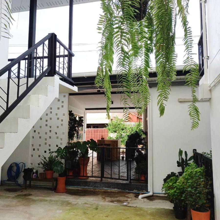Sleep Sleep Suanphak Hotell Bangkok Exteriör bild